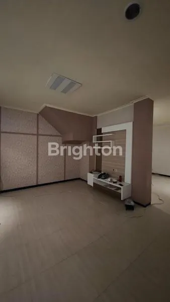 image RUKO 2 JEJER DALAM KOMPLEK KLAMPIS JAYA, 3 LANTAI SIAP PAKAI, COCOK UNTUK KANTOR, DEKAT KE TENGAH KOTA & MERR (4)