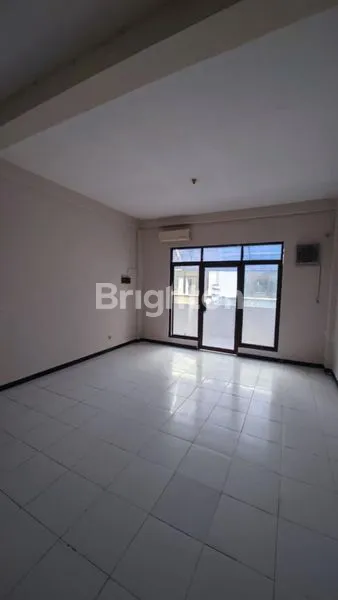 image RUKO 2 JEJER DALAM KOMPLEK KLAMPIS JAYA, 3 LANTAI SIAP PAKAI, COCOK UNTUK KANTOR, DEKAT KE TENGAH KOTA & MERR (3)