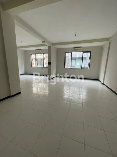 image RUKO 2 JEJER DALAM KOMPLEK KLAMPIS JAYA, 3 LANTAI SIAP PAKAI, COCOK UNTUK KANTOR, DEKAT KE TENGAH KOTA & MERR (5)