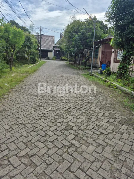 image RUMAH SATU LANTAI LOKASI STRATEGIS DI LARANGAN TANGERANG SELATAN (5)