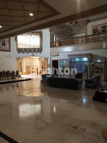 image RUMAH CLASSIC MEGAH DI SOLO BARU FULL FURNISHED (2)