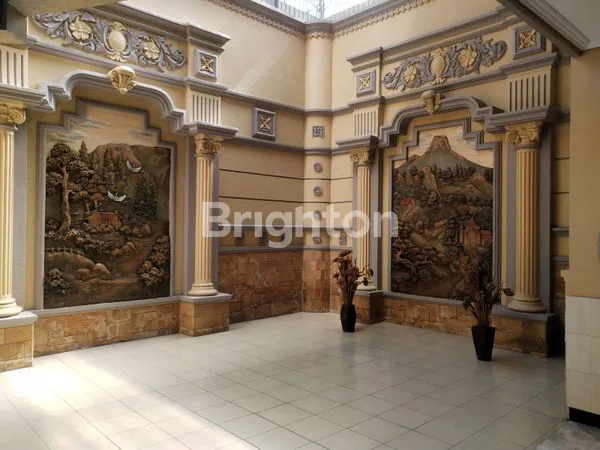 image RUMAH CLASSIC MEGAH DI SOLO BARU FULL FURNISHED (4)