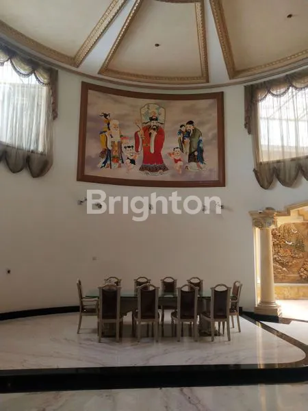 image RUMAH CLASSIC MEGAH DI SOLO BARU FULL FURNISHED (6)