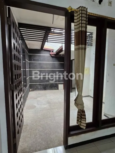 image BUTUH CEPAT LAKU RUMAH ROYAL KETINTANG MINIMALIS, LINGKUNGAN NYAMAN (3)