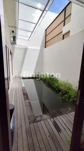 image RUMAH BARU STYLE VILLA  2 LANTAI\\NCLUSTER ONE GATE + SECURITY @ JIMBARAN (2)