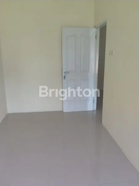 image LEBAK ARUM 5X22 BARU GRESS 2 LANTAI DEKAT RAYA KENJERAN ROW JALAN 2 MOBIL LOSS (3)