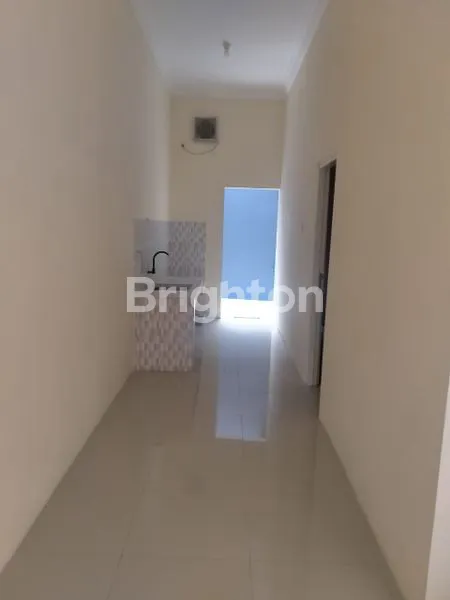 image LEBAK ARUM 5X22 BARU GRESS 2 LANTAI DEKAT RAYA KENJERAN ROW JALAN 2 MOBIL LOSS (2)