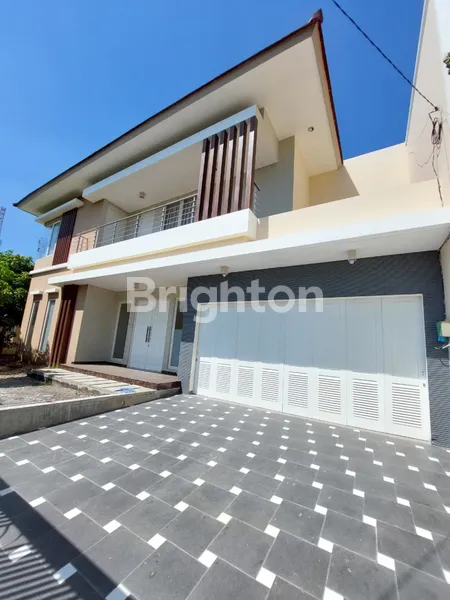 image RUMAH 2 LANTAI SIAP HUNI IDEAL DAN STRATEGIS DIAN ISTANA, SURABAYA BARAT. (1)