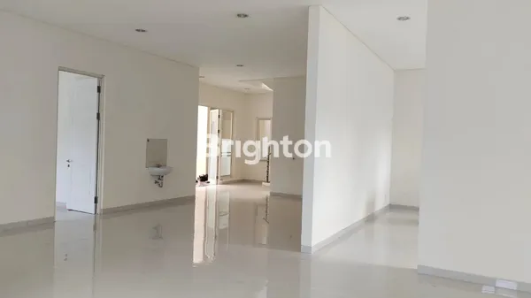 image RUMAH 2 LANTAI SIAP HUNI IDEAL DAN STRATEGIS DIAN ISTANA, SURABAYA BARAT. (3)