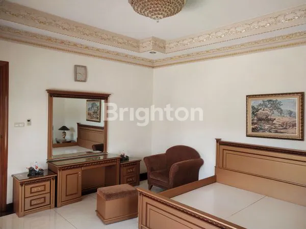 image RUMAH CLASSIC MEGAH DI SOLO BARU FULL FURNISHED (7)