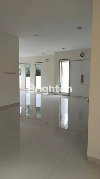 image RUMAH 2 LANTAI SIAP HUNI IDEAL DAN STRATEGIS DIAN ISTANA, SURABAYA BARAT. (6)