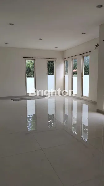 image RUMAH 2 LANTAI SIAP HUNI IDEAL DAN STRATEGIS DIAN ISTANA, SURABAYA BARAT. (7)