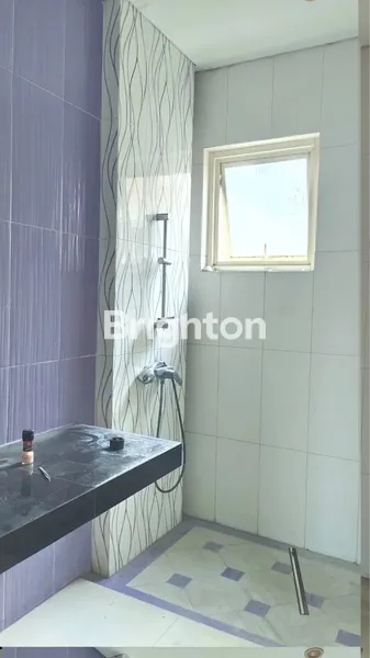 image RUMAH 2 LANTAI SIAP HUNI IDEAL DAN STRATEGIS DIAN ISTANA, SURABAYA BARAT. (8)