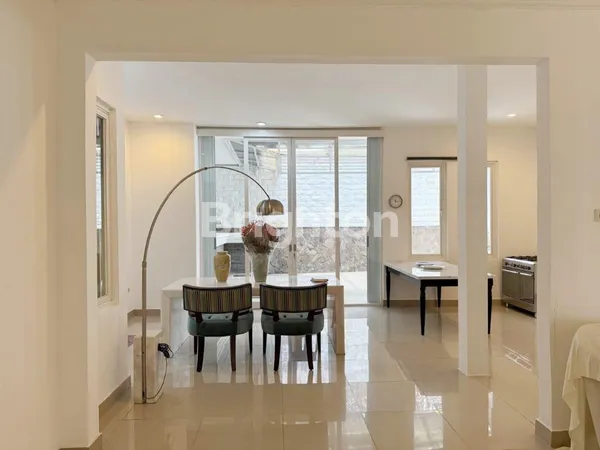 image RUMAH TERAWAT SIAP HUNI WIGUNA GUNUNGANYAR DEKAT UPN RUNGKUT PURIMAS MEDOKAN TOL TAMBAK SUMUR PENJARINGAN MERR KEDUNG BARUK (8)