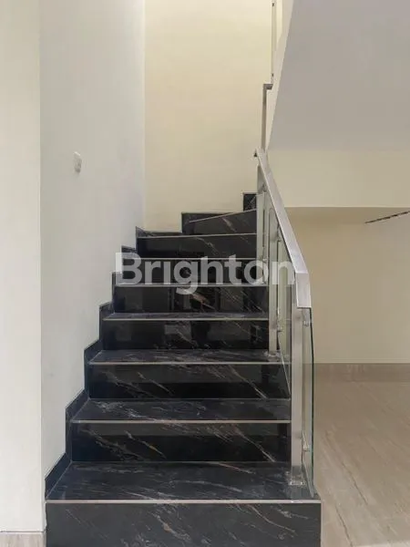 image RUMAH BARU MINIMALIS MEWAH DI CITRALAND UTAMA (6)