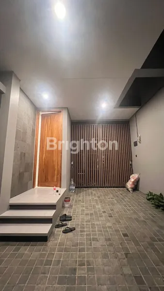 image BRAND NEW HOUSE 3 LANTAI DI PONDOK INDAH – LT 120 M², LB 280 M², SHM, HARGA 8,8 M NEGO (2)