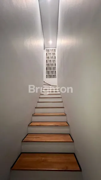 image BRAND NEW HOUSE 3 LANTAI DI PONDOK INDAH – LT 120 M², LB 280 M², SHM, HARGA 8,8 M NEGO (4)