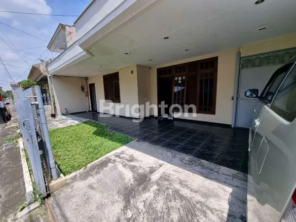 image RUMAH BESAR 3 LANTAI DI BUNGA-BUNGA DEKAT UB SUHAT MALANG (1)