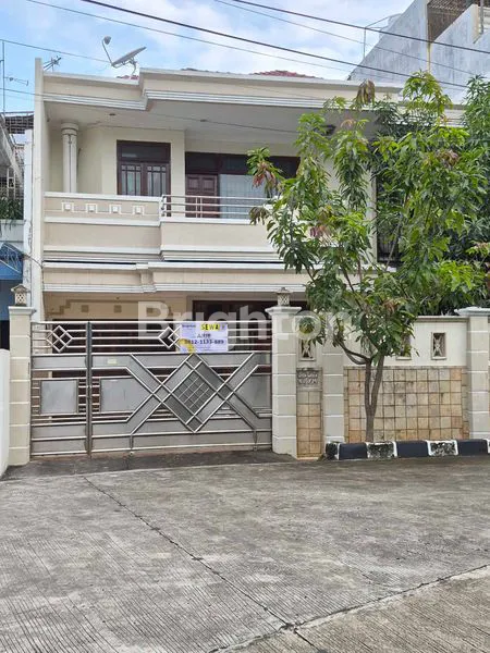 RUMAH MEWAH GREEN GARDEN, LT 240, KT 4+1