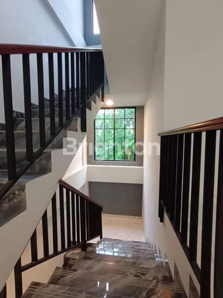 image RUKO PREMIUM BARU 3 LANTAI SIAP HUNI, HARGA 2.5M, JELAMBAR JAKARTA BARAT (4)
