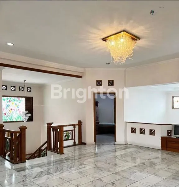 image RUMAH BESAR HALAMAN LUAS DI PISANGAN CIPUTAT TIMUR (3)
