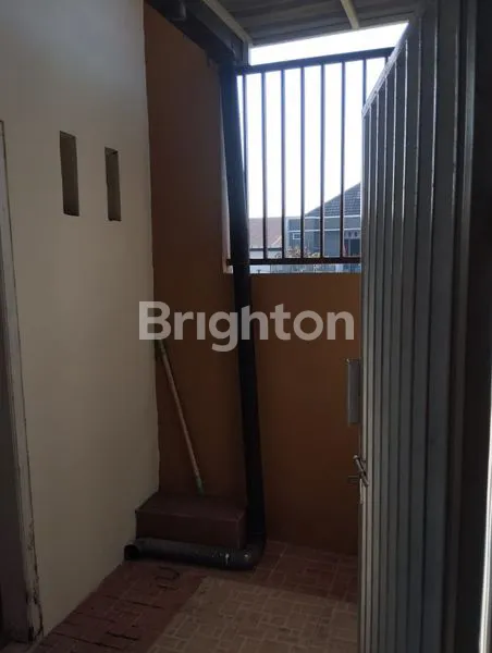 image RUMAH SIAP HUNI TENGAH KOTA DEKAT PUSAT PEMBELANJAAN (4)