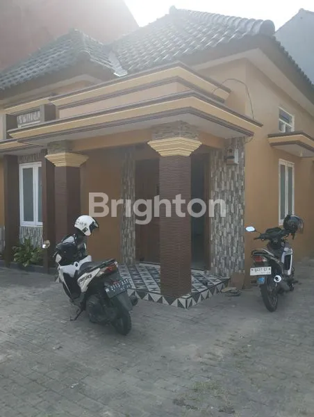 image RUMAH SIAP HUNI TENGAH KOTA DEKAT PUSAT PEMBELANJAAN (1)