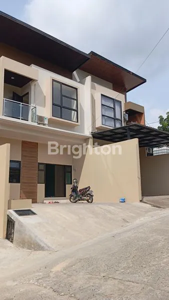 image RUMAH 2LANTAI DI TENGAH KOTA (2)