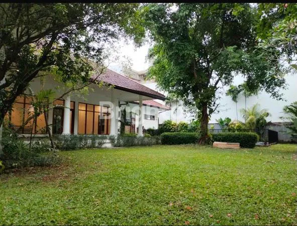 image DISEWAKAN / RENT RUMAH DI KEMANG DENGAN SWIMMING POOL & LARGE GARDEN (1)