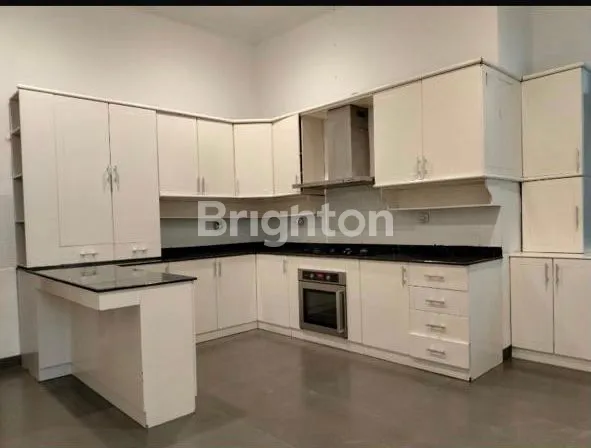 image DISEWAKAN / RENT RUMAH DI KEMANG DENGAN SWIMMING POOL & LARGE GARDEN (4)