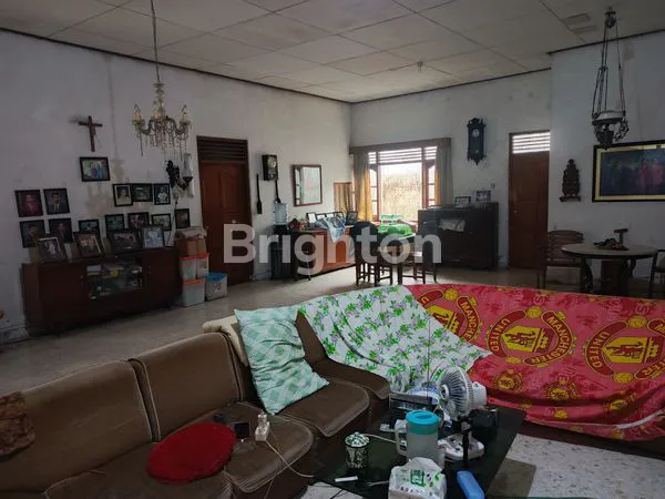 image DIJUAL RUMAH DI TENGAH KOTA JL.SRIGUNTING, MANAHAN DEKAT DENGAN FASILITAS PUBLIK DILINGKUNGAN YANG AMAN DAN NYAMAN HARGA BISA NEGO! (3)