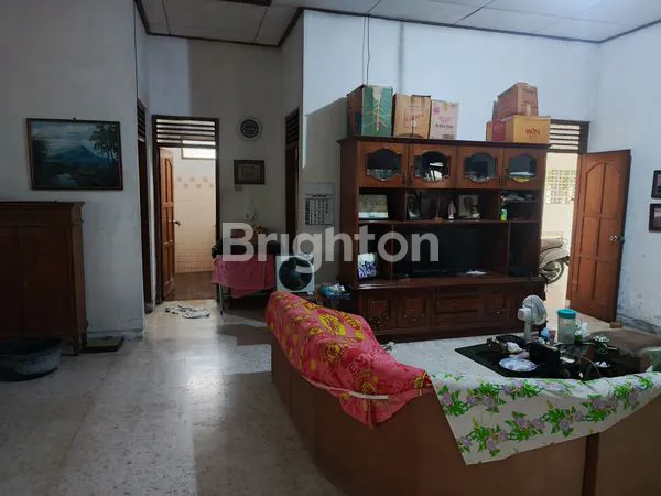 image DIJUAL RUMAH DI TENGAH KOTA JL.SRIGUNTING, MANAHAN DEKAT DENGAN FASILITAS PUBLIK DILINGKUNGAN YANG AMAN DAN NYAMAN HARGA BISA NEGO! (4)