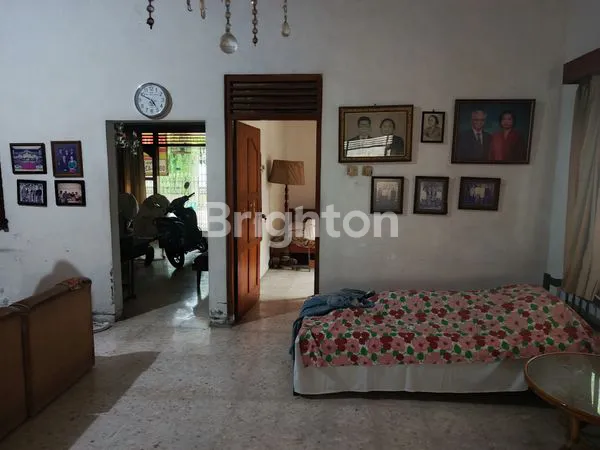 image DIJUAL RUMAH DI TENGAH KOTA JL.SRIGUNTING, MANAHAN DEKAT DENGAN FASILITAS PUBLIK DILINGKUNGAN YANG AMAN DAN NYAMAN HARGA BISA NEGO! (6)