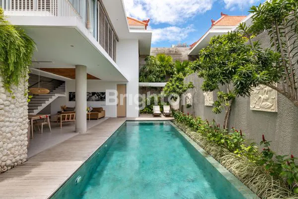 image EKSKLUSIF! VILLA 2 BR SUPER LUAS 300M² DI JANTUNG CENDRAWASIH, PETITENGET- BALI (1)