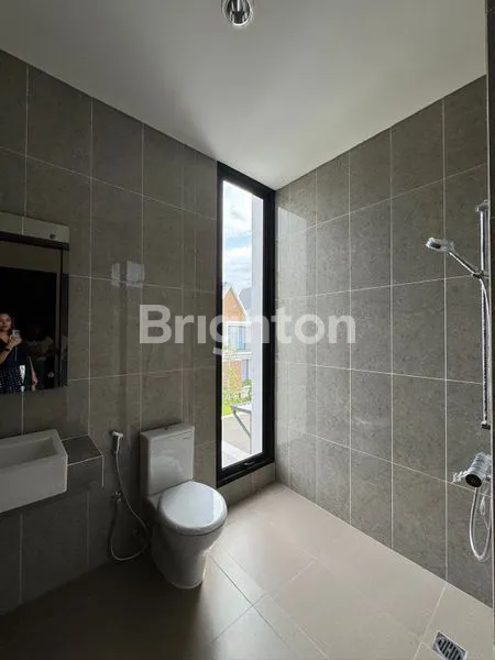 image RUMAH 2 LANTAI DESIGN MODERN TROPIS DI SUMMARECON BOGOR (8)