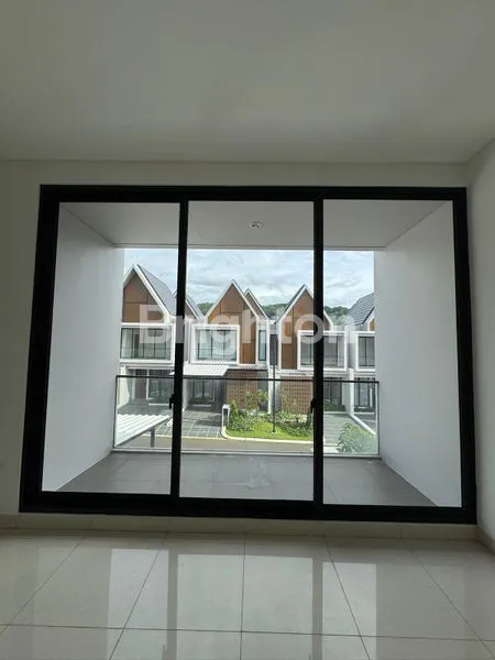 image RUMAH 2 LANTAI DESIGN MODERN TROPIS DI SUMMARECON BOGOR (7)