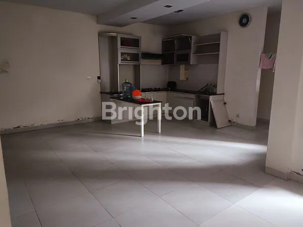 image RUMAH 2 LANTAI DI JALAN UTAMA DENPASAR BARAT (5)