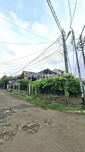 image RUMAH HOOK HALAMAN SUPER LUAS DEKAT STASIUN SUDIMARA (3)