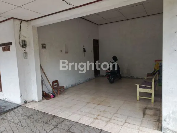 image DIJUAL RUMAH DI TENGAH KOTA JL.SRIGUNTING, MANAHAN DEKAT DENGAN FASILITAS PUBLIK DILINGKUNGAN YANG AMAN DAN NYAMAN HARGA BISA NEGO! (2)