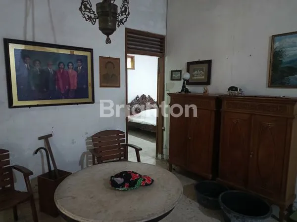 image DIJUAL RUMAH DI TENGAH KOTA JL.SRIGUNTING, MANAHAN DEKAT DENGAN FASILITAS PUBLIK DILINGKUNGAN YANG AMAN DAN NYAMAN HARGA BISA NEGO! (7)