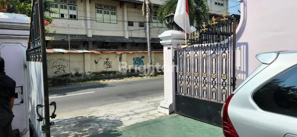 image RUMAH CANTIK DAN MENARIK DI PUSAT KOTA SOLO. (3)