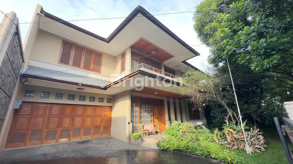 image RUMAH MEWAH 2 LANTAI DI SUKALUYU, DEKAT GEDUNG SATE (1)