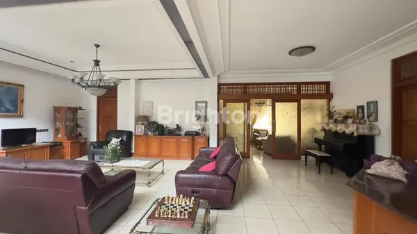 image RUMAH MEWAH 2 LANTAI DI SUKALUYU, DEKAT GEDUNG SATE (3)