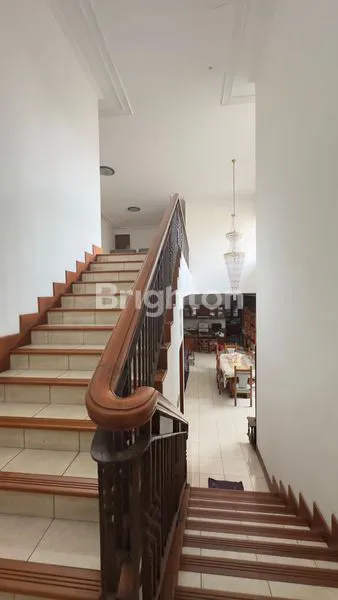 image RUMAH MEWAH 2 LANTAI DI SUKALUYU, DEKAT GEDUNG SATE (5)