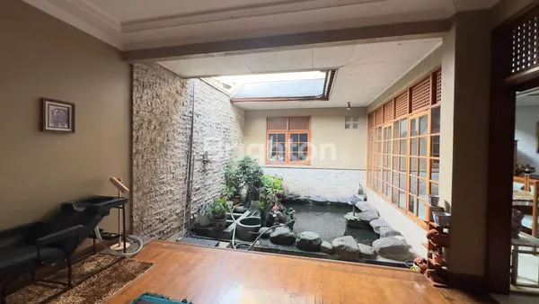 image RUMAH MEWAH 2 LANTAI DI SUKALUYU, DEKAT GEDUNG SATE (8)