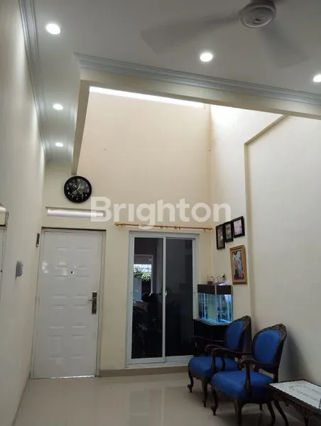 image RUMAH MEWAH LT 90 LB 180, 4 KT DI TAMAN ROYAL (4)