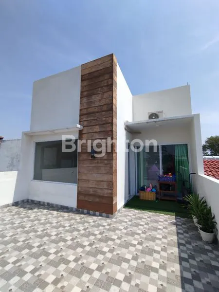 image RUMAH MEWAH LT 90 LB 180, 4 KT DI TAMAN ROYAL (6)