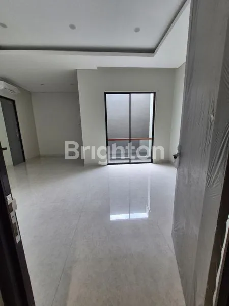 image DI JUAL RUMAH BARU MINIMALIS MODERN 3 LANTAI DI QUEENSTOWN CITRVALAND UTAMA (3)