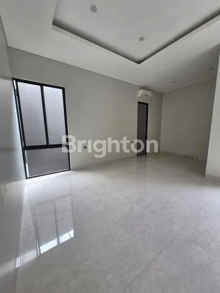 image DI JUAL RUMAH BARU MINIMALIS MODERN 3 LANTAI DI QUEENSTOWN CITRVALAND UTAMA (2)