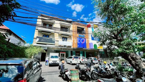 image RUKO 3 LANTAI STRATEGIS DI RENON (2)